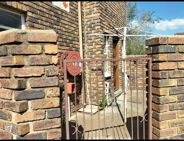 3 BEDROOM TOWNHOUSE FOR SALE IN BIRCHLEIGH NORTH